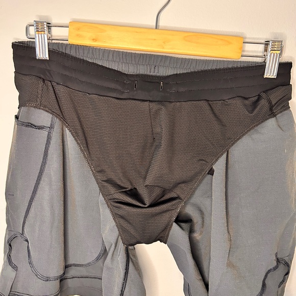 Lululemon Men's Gray pool Shorts with Blue Accents - 5 inch inseam - lined - Picture 4 of 5